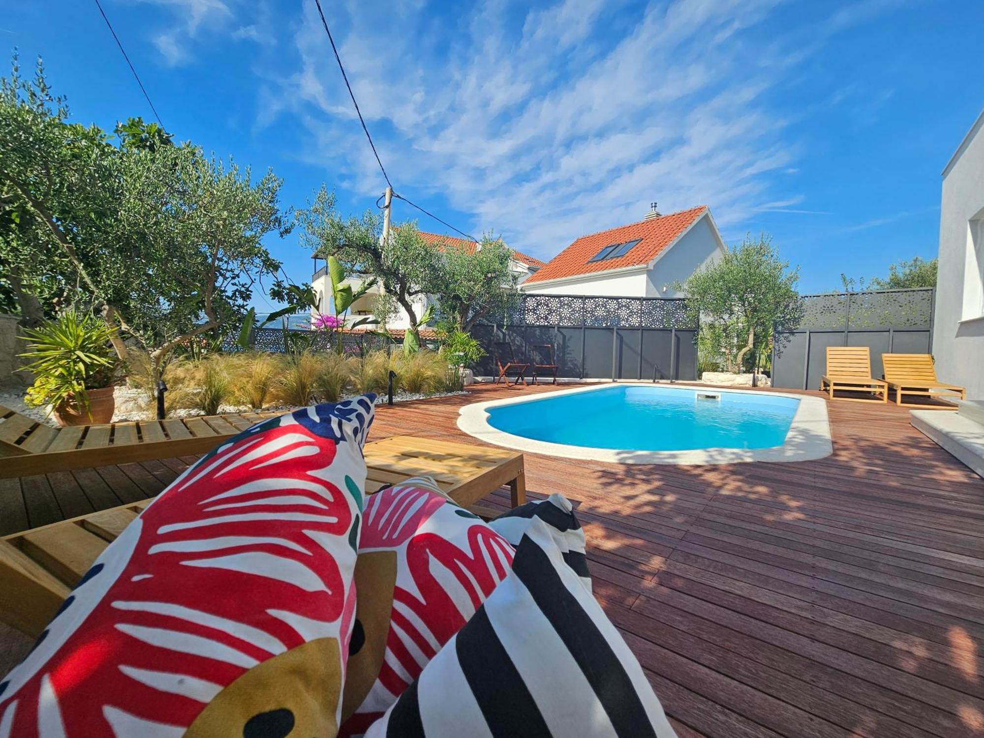 The Three Flowers Pool House โตรกีร์ ภายนอก รูปภาพ