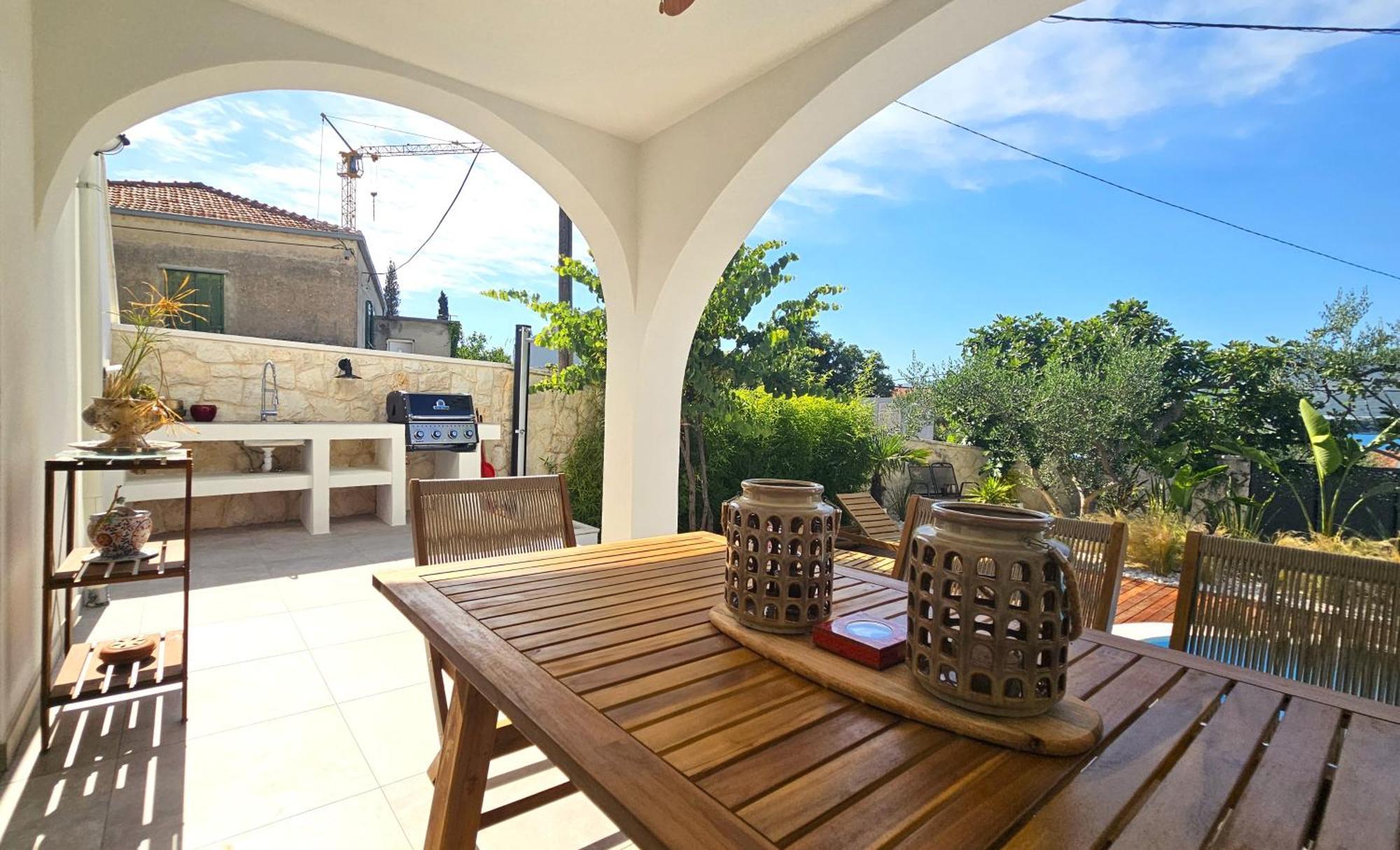 The Three Flowers Pool House โตรกีร์ ภายนอก รูปภาพ