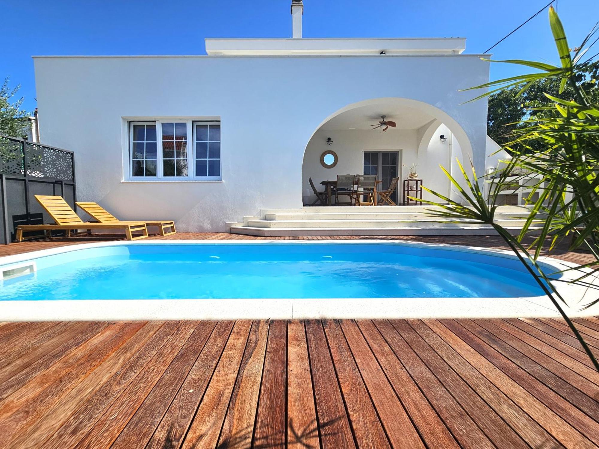 The Three Flowers Pool House โตรกีร์ ภายนอก รูปภาพ