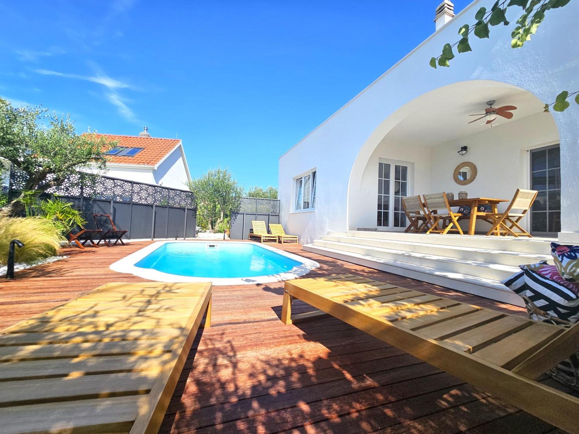 The Three Flowers Pool House โตรกีร์ ภายนอก รูปภาพ