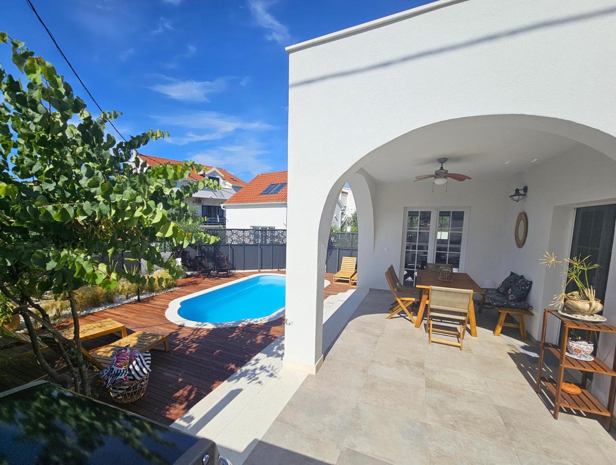 The Three Flowers Pool House โตรกีร์ ภายนอก รูปภาพ