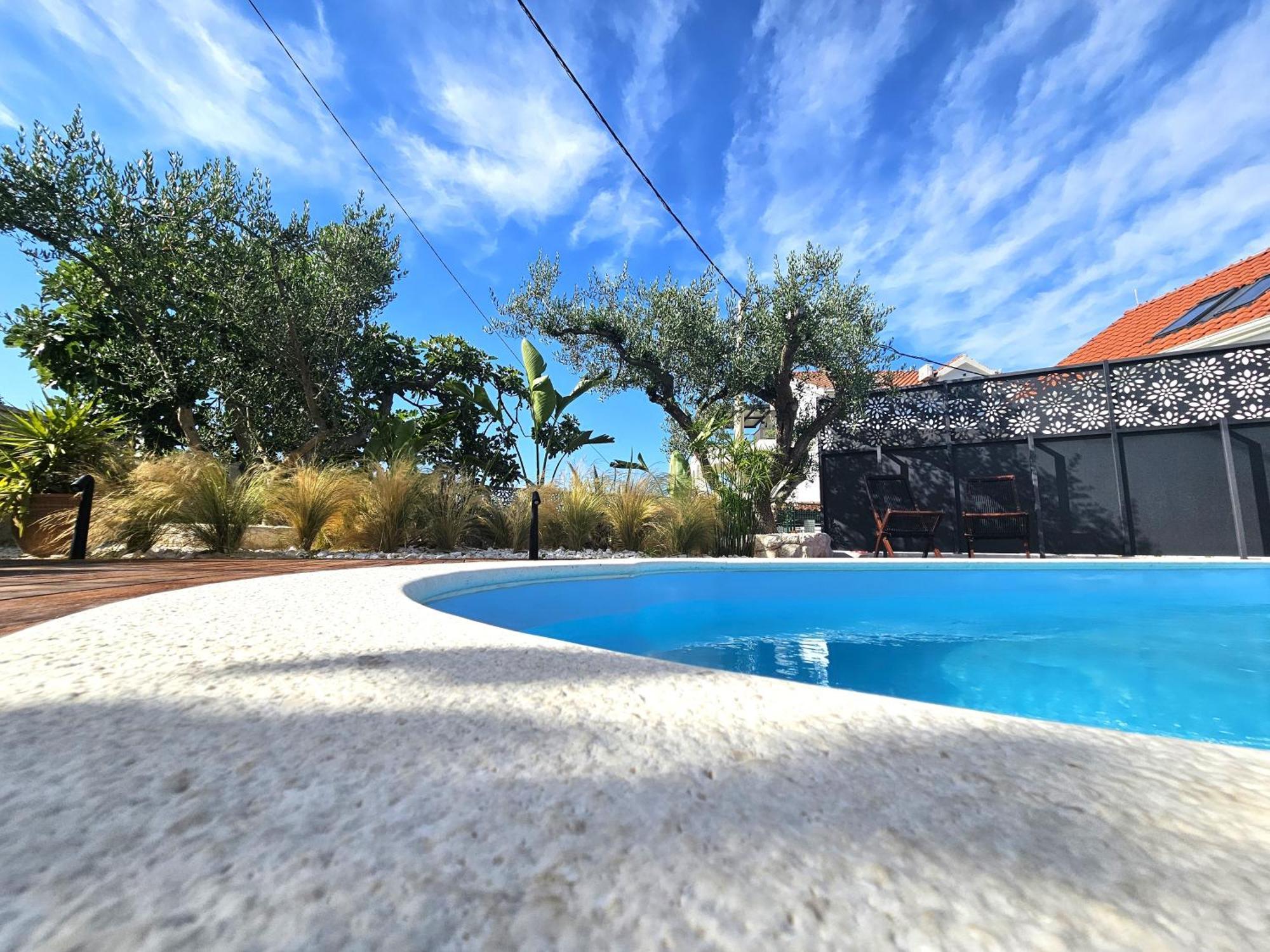 The Three Flowers Pool House โตรกีร์ ภายนอก รูปภาพ