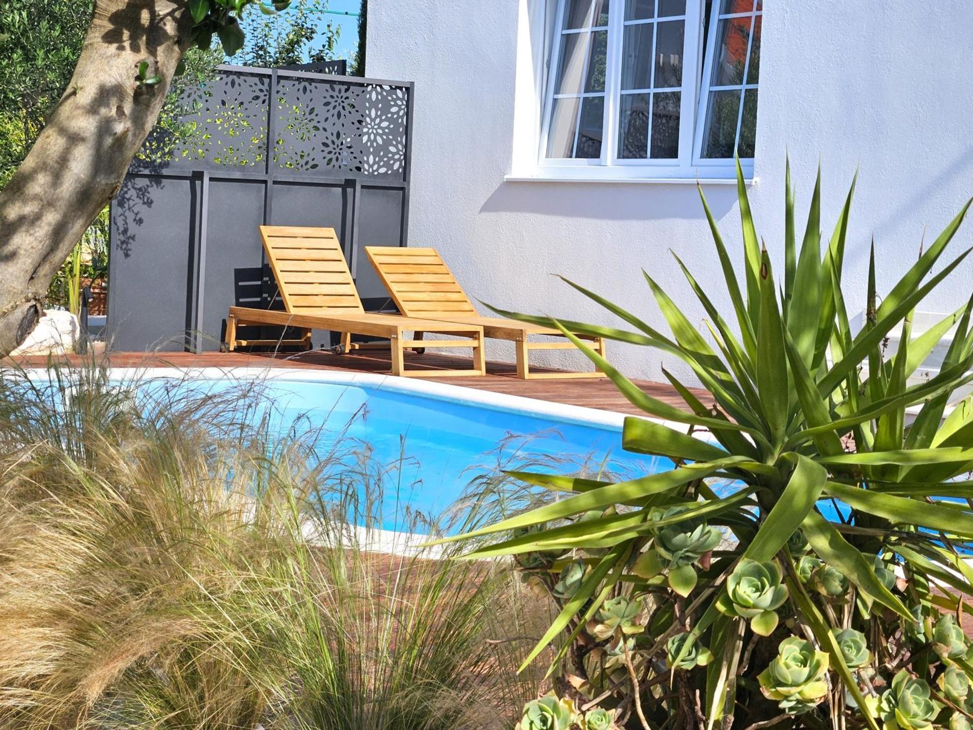 The Three Flowers Pool House โตรกีร์ ภายนอก รูปภาพ