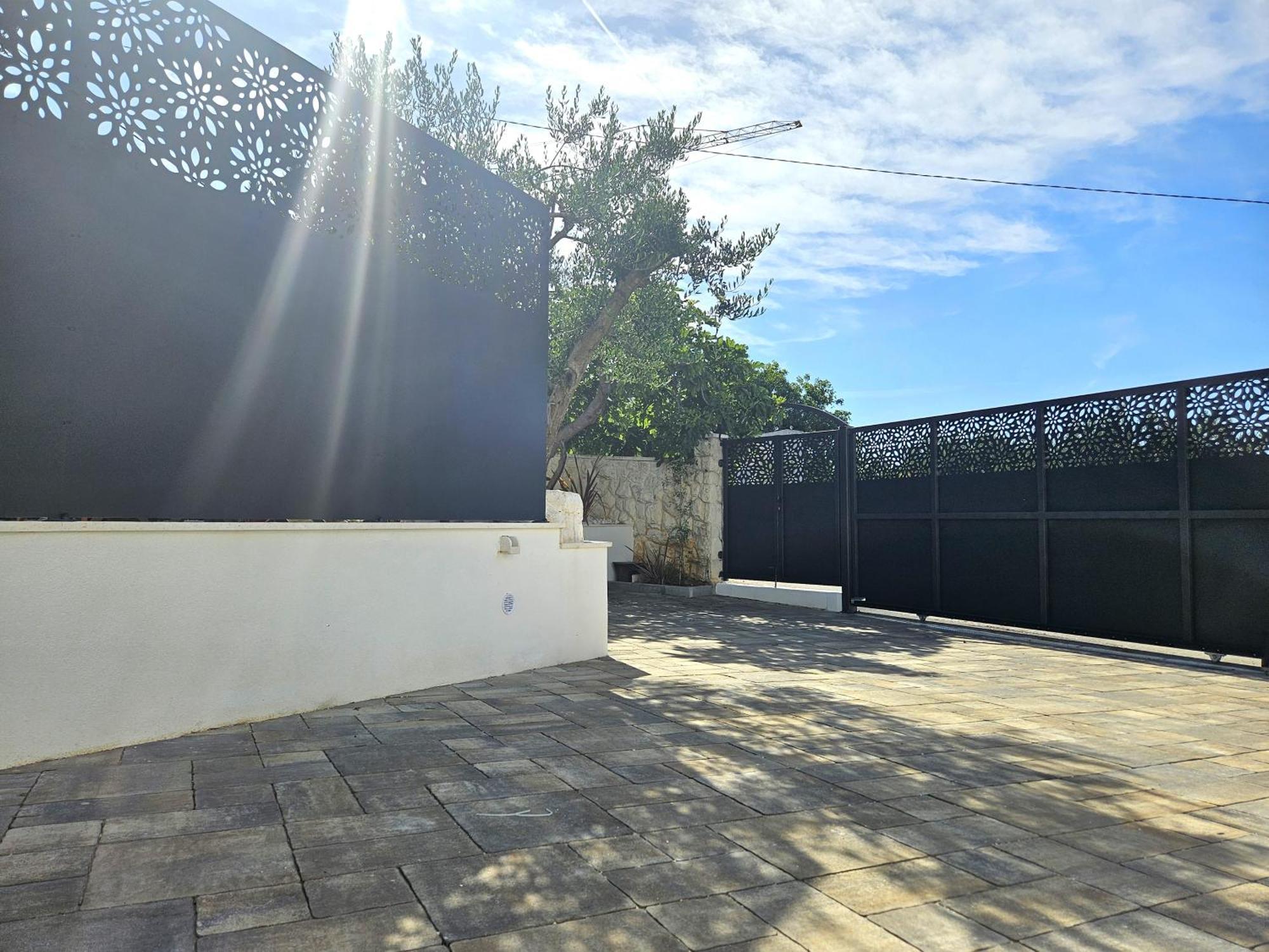 The Three Flowers Pool House โตรกีร์ ภายนอก รูปภาพ