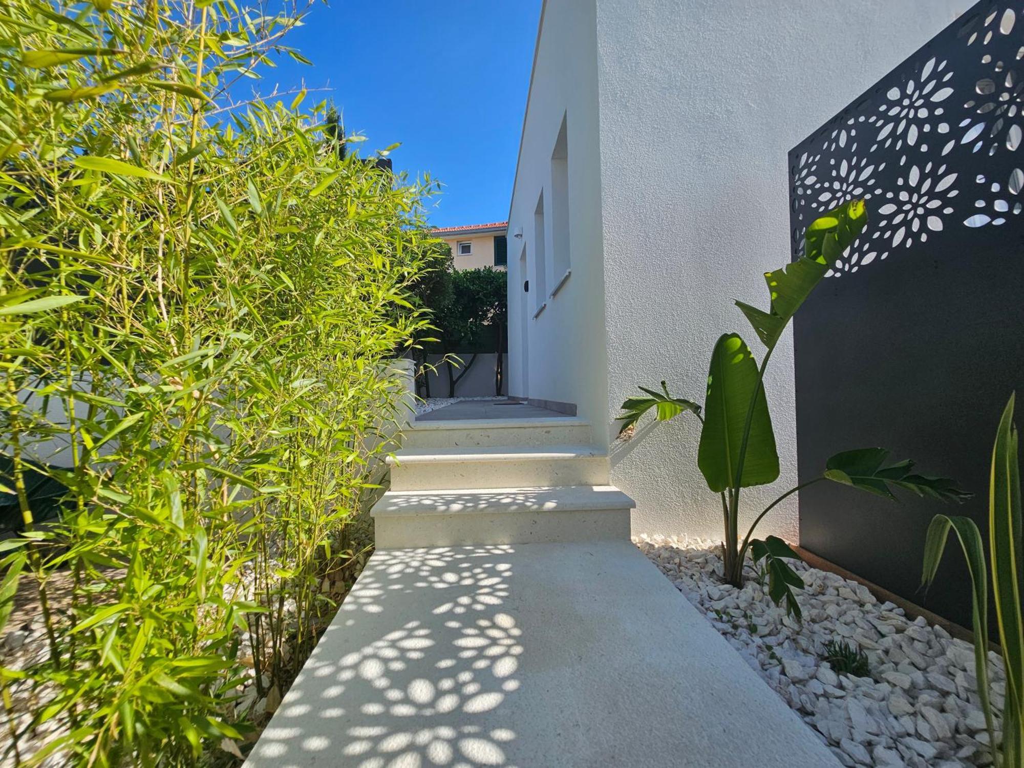 The Three Flowers Pool House โตรกีร์ ภายนอก รูปภาพ