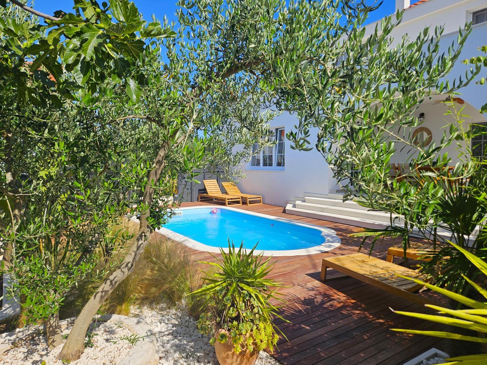 The Three Flowers Pool House โตรกีร์ ภายนอก รูปภาพ