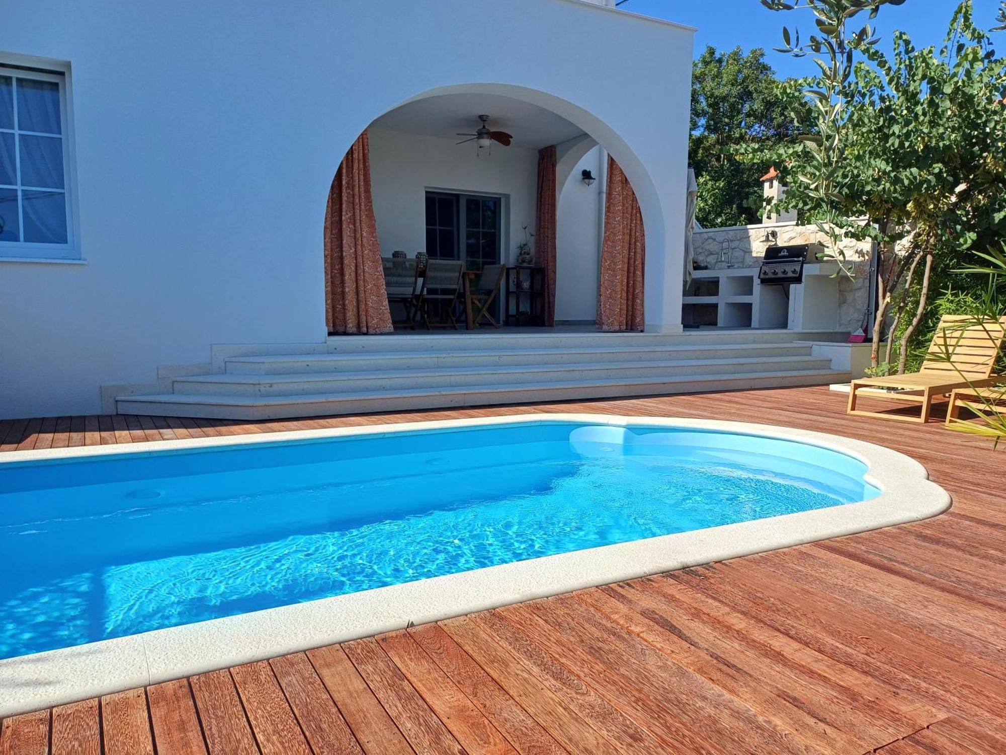 The Three Flowers Pool House โตรกีร์ ภายนอก รูปภาพ